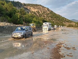 Kastamonu-Sinop kara yolu Hanönü yakınında temizlik sonrası normal akışına döndü