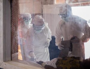KDC’de Ebola vakası cumartesi 8.067’ye ulaştı, DSÖ salgının yayıldığını bildirdi