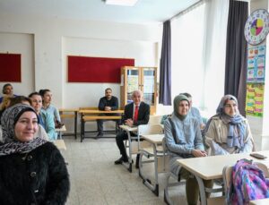 Kırklareli Valisi Turan, Mustafa Dalcalı ve Vali Faik Üstün ilkokullarına gitti