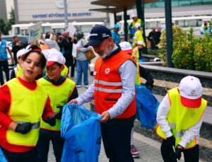 Kocasinan Belediye Başkanı Çolakbayrakdar, Dünya Temizlik Günü’nde çevre çağrısı yaptı