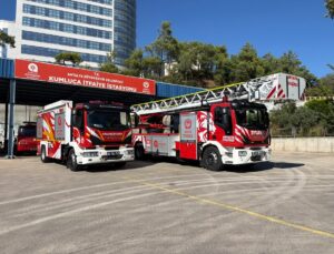 Kumluca itfaiyesine biri 42 metre merdivenli 2 yeni araç kazandırıldı