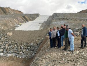 Lalapaşa Kaymakamı Mustafa Çolak, Çömlekköy Barajı’nda incelemelerde bulundu