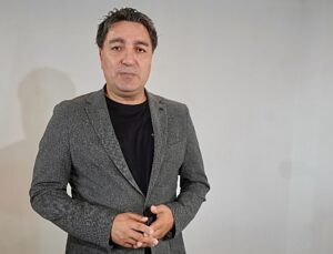 LGBT kavramlarına maruz kalan çocuklar cinsiyet kimliği kriziyle karşı karşıya