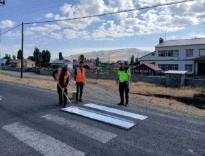 Malazgirt’te Okul ve Yaya Geçitleri Yenilendi