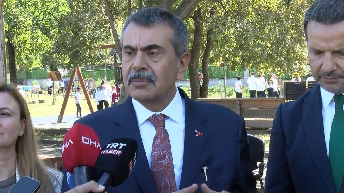 MEB Bakanı Tekin, Beykoz Bozhane Tabiat Mektebi’nde oyunla kültür aktarımını anlattı