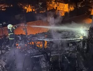 Menteşe’de metruk binada çıkan yangında hasar oluştu