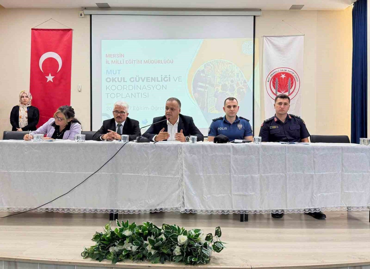 Mersin Mut’ta okul güvenliği toplantısı Kaymakam Çelikkol başkanlığında yapıldı