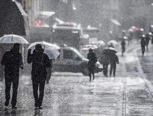 MGM, Rize ve Artvin’in bazı ilçeleri için öğle saatlerine kadar sağanak uyarısı yaptı
