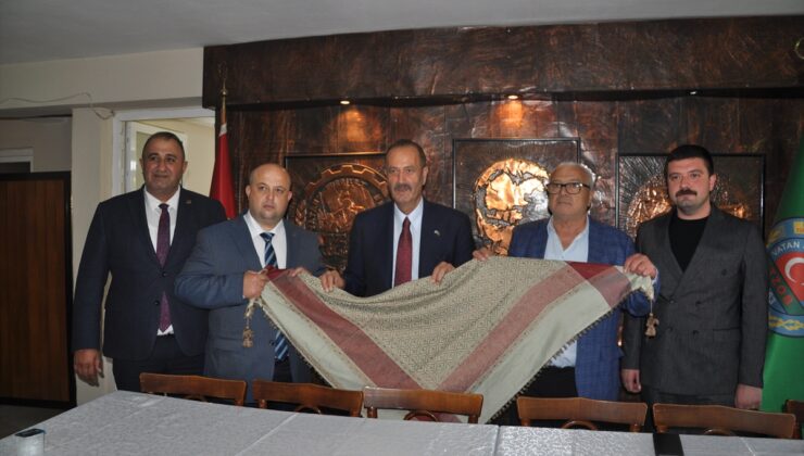 MHP Genel Sekreter Yardımcısı Osmanağaoğlu, İzmir’de temaslarda bulundu
