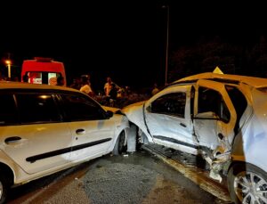 Muğla Fethiye’de iki otomobil çarpıştı, 2’si çocuk 4 kişi yaralandı