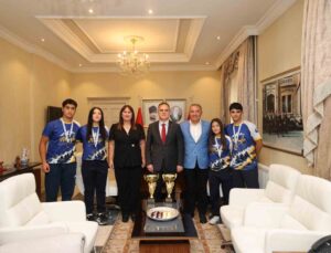 Muğla Valisi Akbıyık, raftingde Türkiye şampiyonu Sarsala sporcularına başarı diledi