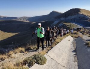 Nemrut Kalderası’nda 30 Kilometrelik Çanak Yürüyüşü