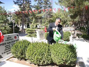 Niğde Cumhuriyet Başsavcısı Tuncay, şehit Halisdemir’in kabrini ziyaret etti