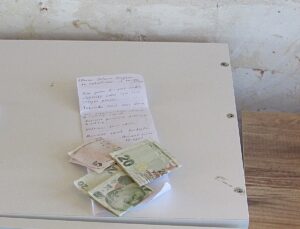 Nurdağı’nda elektrikli motosikletlerini mescitte şarj eden kişiler 45 lira bıraktı
