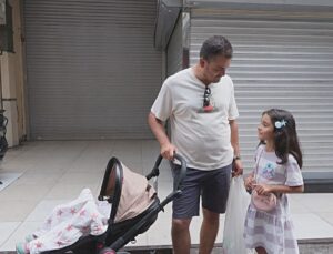 Okul alışverişini son güne bırakan veliler Eminönü’nü tercih etti