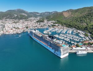 Panama bayraklı MSC Divina kruvaziyeri, Marmaris Limanı’na 3 bin 843 turist getirdi