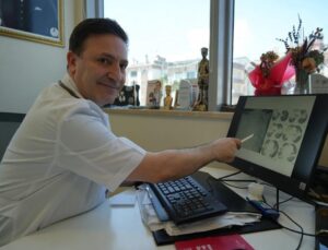 Prof. Dr. Özkaya, akciğerlerin günde 10 bin litre havayla temas ettiğini söyledi
