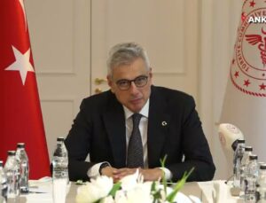 Sağlık Bakanı Memişoğlu, dereceyle kazanan tıp öğrencilerini Bakanlıkta kabul etti