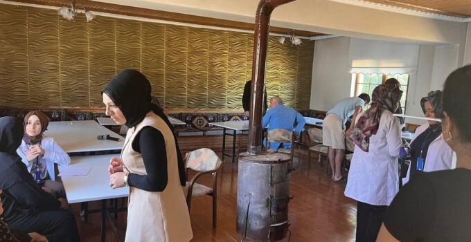 Sağlık Ekipleri Köylerde Bilgilendirme Yaptı