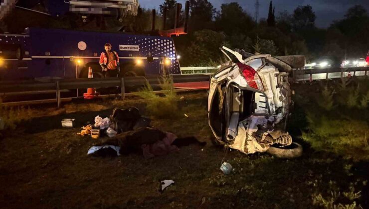 Sakarya Hendek’te refüje savrulan otomobil devrildi, 1 kişi öldü, 4 kişi yaralandı