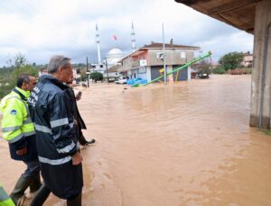 Sakarya Karasu’da son 27 yılın en kuvvetli yağışı sele neden oldu