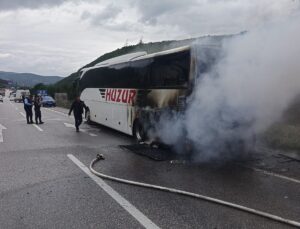 Samsun Kavak’ta yolcu otobüsünün motoru alev aldı, araç kullanılamaz hale geldi