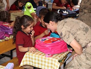 Sason’da jandarma ekipleri öğrencileri ziyaret etti
