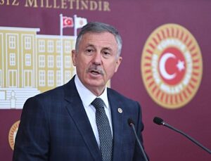 Selçuk Özdağ’dan 380 TL’lik su sorusu: “Havalimanlarında fiyat denetimi yapılıyor mu?”