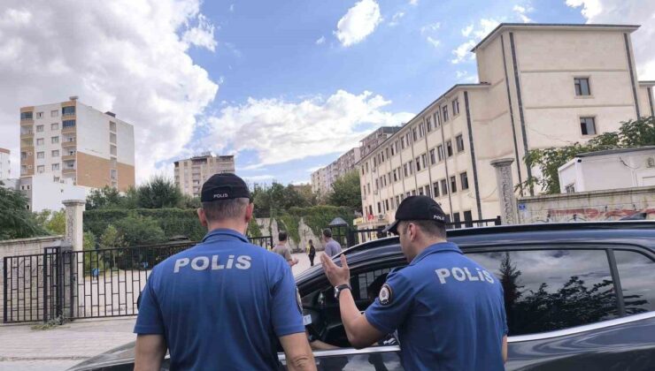 Siirt Kurtalan’da okullarda güvenlik artırıldı, araçlarda GBT sorgusu yapılıyor