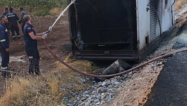 Siirt Kurtalan’da tır dorsesinden düşüp alev alan jeneratörün yangını söndürüldü