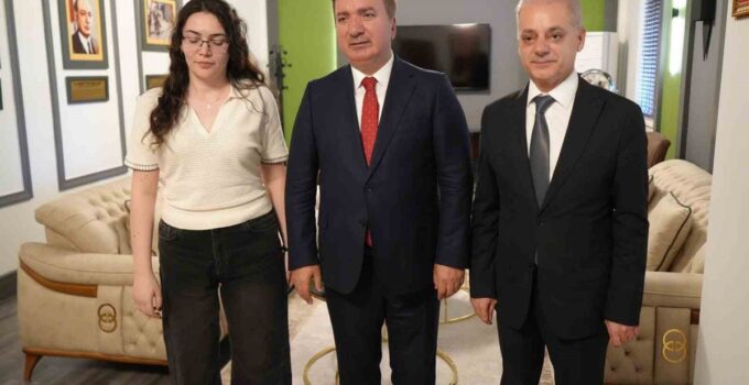 Silahlı saldırıda bacağını kaybetmişti: Şimdi başhekim oldu