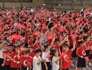 Silifke’de ilk ders zilini Kaymakam Eyüp Fırat çaldı