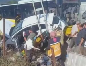 Sultanbeyli’de İETT otobüsü ile otomobil çarpıştı: 1’i bebek 4 yaralı