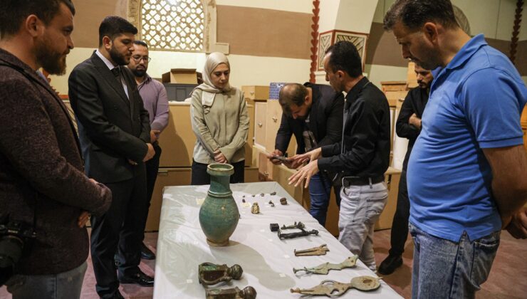 Suriye, ABD’den iade edilen 21 arkeolojik eseri Şam’daki Ulusal Müze’ye yerleştirdi