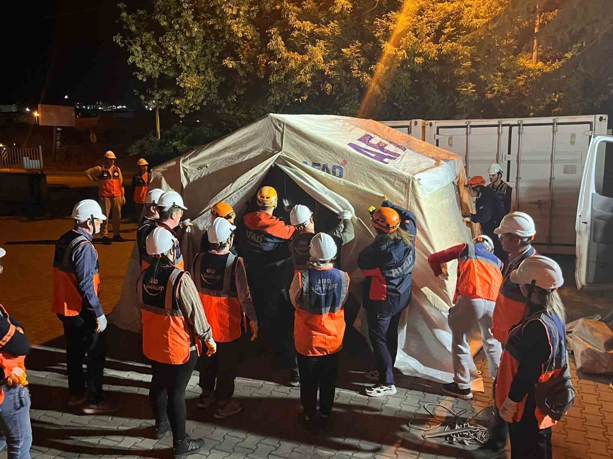 Tekirdağ’da AFAD gönüllüleri 4 çevrim içi eğitimi tamamlayıp saha eğitimine katıldı