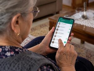 Telefonuna gelen mesaj emekli kadının hayatını kararttı