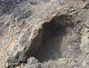Tendürek Dağı’nın Kraterinde Cehennem Çukuru Keşfi: Gaz ve Buhar Çıkışları Görüntülendi
