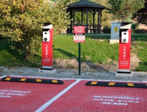 TOGÜ’nün Taşlıçiftlik Kampüsü’nde 6 elektrikli araç şarj istasyonu açıldı