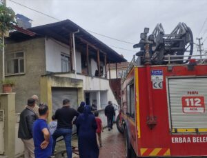 Tokat’ta çıkan yangında 2 katlı ev kullanılamaz hale geldi
