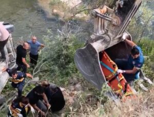 Tunceli-Erzincan yolunda devrilen araçta 2’si ağır 5 kişi yaralandı