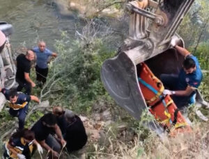 Tunceli-Erzincan yolundaki kazada 2 kişinin durumu ağır