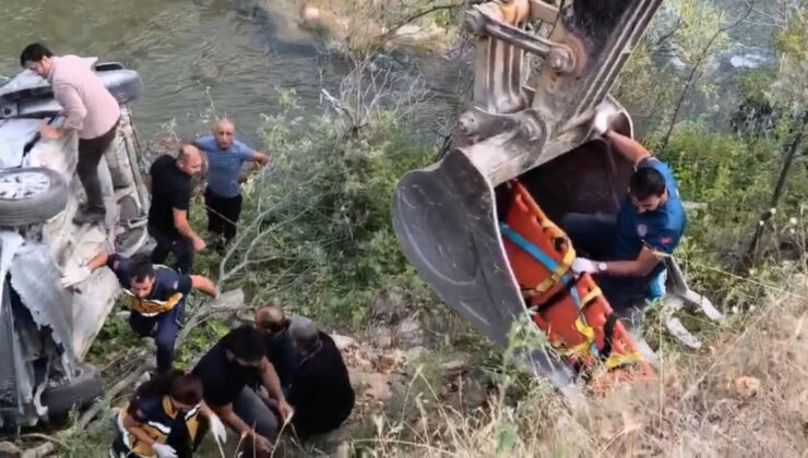 Tunceli-Erzincan yolundaki kazada 2 kişinin durumu ağır