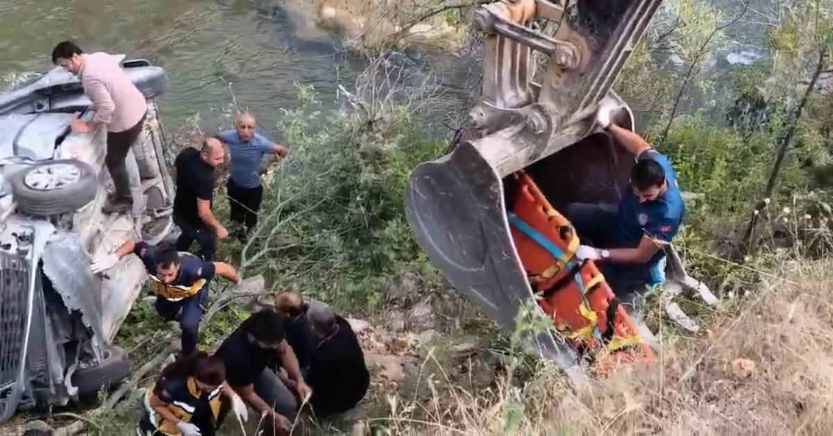Tunceli-Erzincan yolundaki kazada 2 kişinin durumu ağır