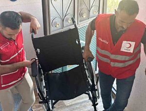 Türk Kızılay Muradiye Şubesi gönüllüleri 2 bin çocuğa giyim desteği ulaştırdı