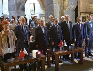 Türk Toraks Derneği, Erzurum’da 716 yıllık medresede solunum zirvesi düzenledi