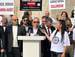 Türkiye Aile Hareketi, Ankara Ulus Meydanı’nda süresiz nafakayı protesto etti