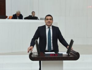 Ulaş Karasu’dan “Ailem Güvende” operasyonlarına tepki: Dijital sansür ile muhalif sesleri susturmak istiyorlar