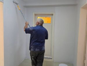 Ulaş’ta din görevlileri Kur’an kursu binasını gönüllü onardı