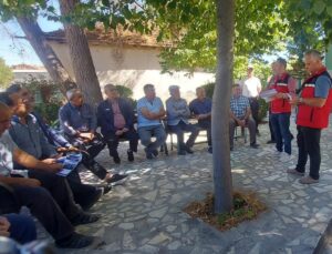 Uşak’ta tarım ekipleri köylerde üreticilere hayvansal üretime ilişkin bilgi veriyor