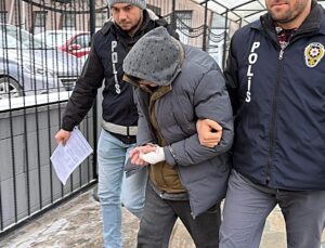 Üvey babasını bıçaklayarak öldüren sanık: Annemi korumak için müdahale ettim